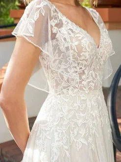 Simple Wedding Dress 2026 Lace V-Neck Sleeveless Lace A-Line Bridal Gowns Free Customization