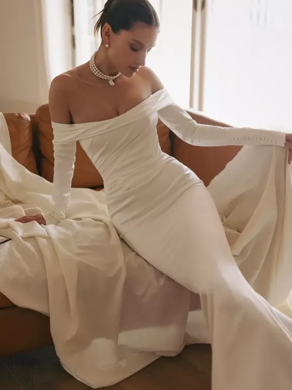 Simple Wedding Dress Mermaid Bateau Neck Long Sleeves Pleated 30cm Bridal Dresses