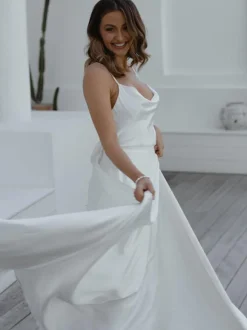 Simple Wedding Dress Square Neck Sleeveless A-Line Bridal Gowns Free Customization