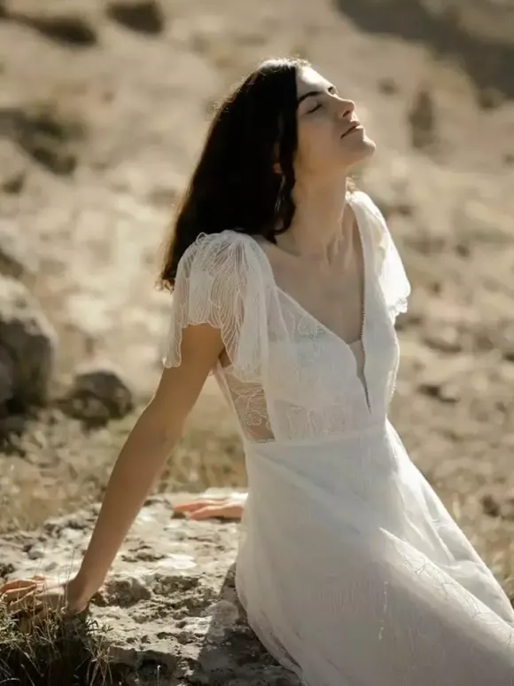 Simple Wedding Dress V-Neck Short Sleeves With Train Lace Bridal Dresses