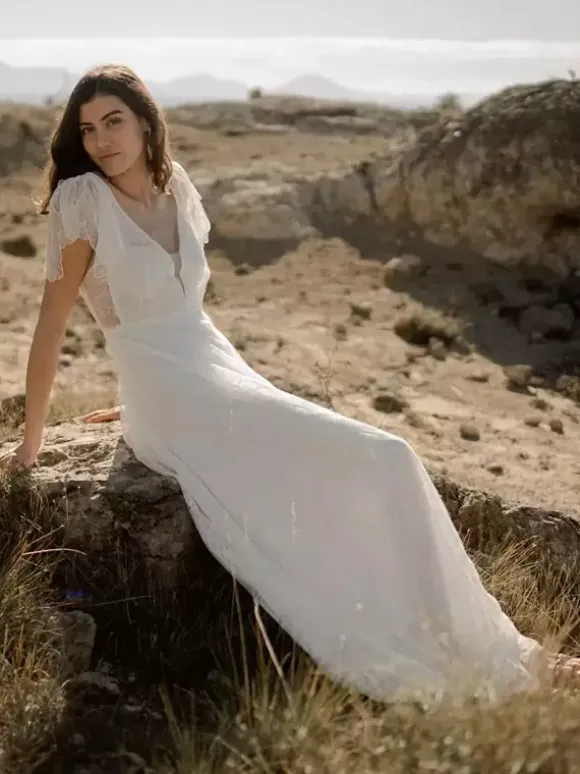 Simple Wedding Dress V-Neck Short Sleeves With Train Lace Bridal Dresses