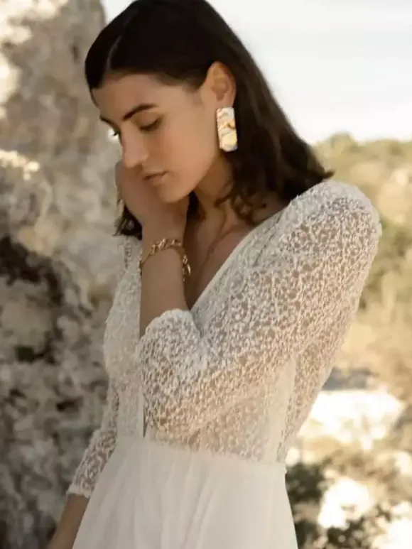 Simple Wedding Dress With Train Ball Gown 3/4 Length Sleeves Lace V-Neck Bridal Dresses