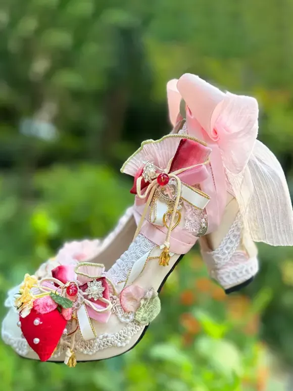 Sweet Lolita Strawberry Footwear Ecru White Ruffles Chains Bows Chunky Heel Lolita Pumps