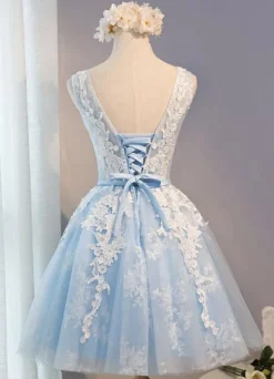 Tulle Homecoming Dress 2026 Lace Applique Prom Dress Baby Blue Sash Backless A Line Knee Length Party Dress Free Customization