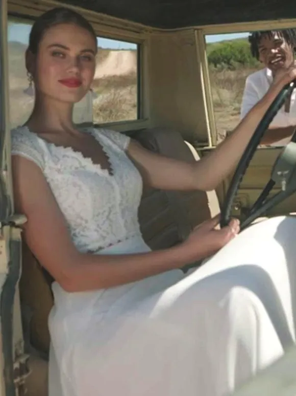 Two-piece wedding dress chiffon Fabric V-Neck Two-piece Floor-Length Wedding Dress Functional Buttons Short Sleeves