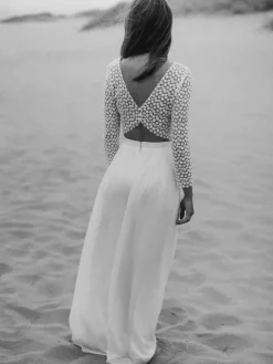 Two-piece wedding dress Chiffon V-Neck Two-piece Floor-Length Wedding Dress Functional Buttons 3/4 Length Sleeves Floor Length