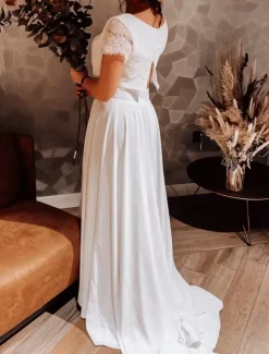 Two-piece wedding dress Lace Jewel Neck A-Line Backless Short Sleeves