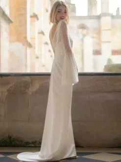 Two-piece wedding dress Simple Wedding Dress Satin Fabric Designed Neckline Ball Gown With Train Wedding Dress Functional Buttons Long Sleeves Long