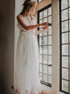 Two-Piece White Flower Girl Dresses White Lace Sleeveless Jewel Neck Flower Girl Dresses