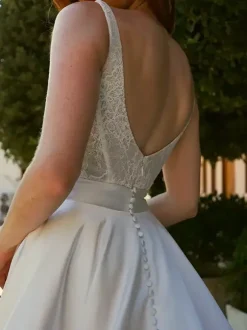 Two-piece wedding dress Satin Fabric Square Neck A-Line With Train Wedding Dress Functional Buttons Sleeveless Long