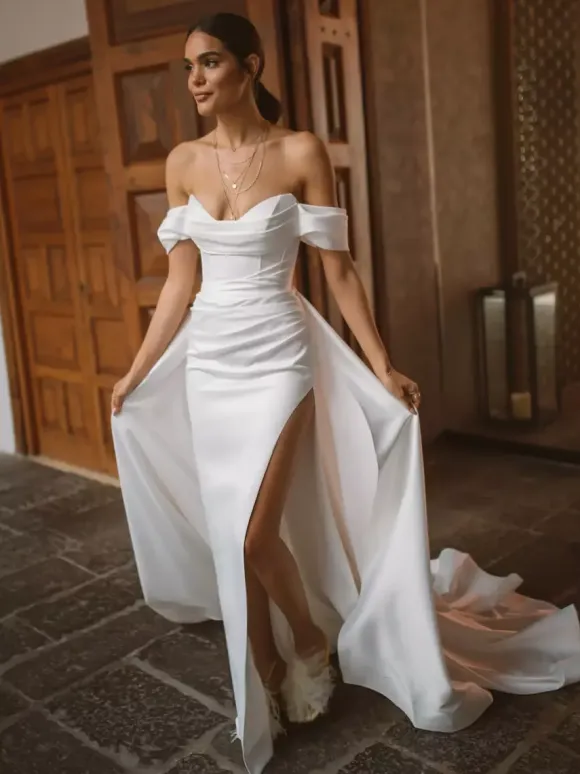 Two-piece wedding dress Satin Fabric V-Neck Two-piece With Train Wedding Dress Functional Buttons Short Sleeves Long
