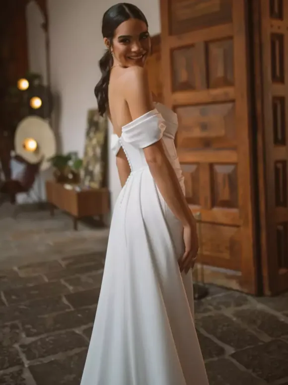 Two-piece wedding dress Satin Fabric V-Neck Two-piece With Train Wedding Dress Functional Buttons Short Sleeves Long
