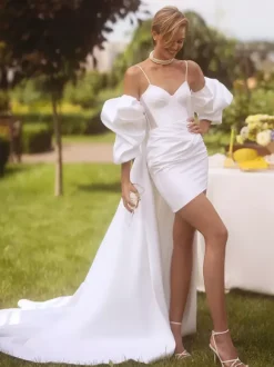 Two-piece wedding dress Short wedding dress Satin Fabric Sweetheart Neck Short With Train Spaghetti Straps Zipper Half Sleeves