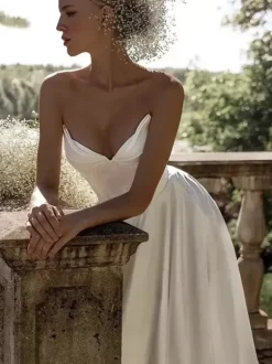 Vintage Wedding Dress A-Line Designed Neckline Sleeveless Pleated Simple Bridal Dresses