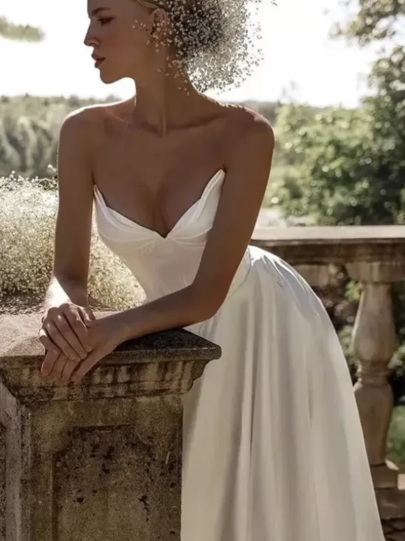 Vintage Wedding Dress A-Line Designed Neckline Sleeveless Pleated Simple Bridal Dresses