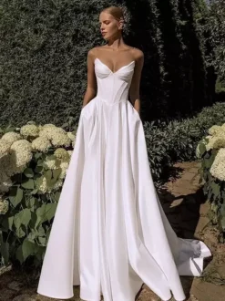 Vintage Wedding Dress A-Line Designed Neckline Sleeveless Pleated Simple Bridal Dresses