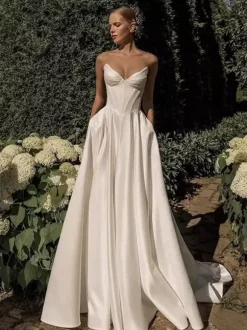 Vintage Wedding Dress A-Line Designed Neckline Sleeveless Pleated Simple Bridal Dresses