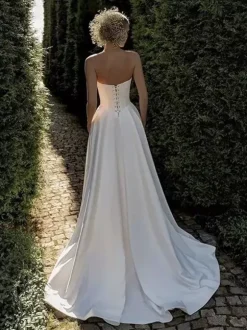 Vintage Wedding Dress A-Line Designed Neckline Sleeveless Pleated Simple Bridal Dresses