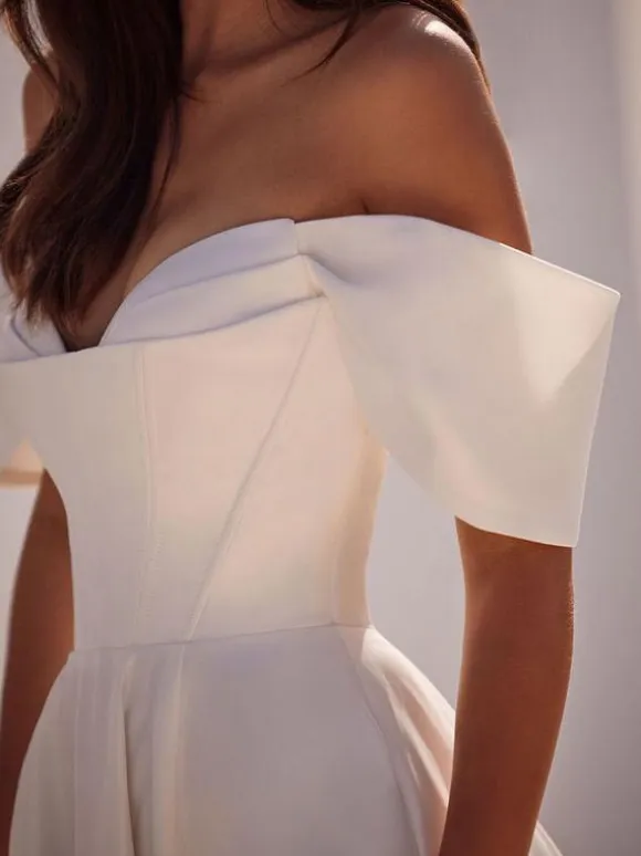 Vintage Wedding Dress Court Train Off-The-Shoulder Sleeveless Satin Fabric Bridal Gowns