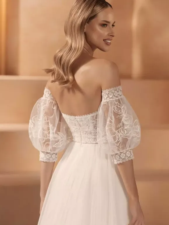 Vintage Wedding Dress Strapless Half Sleeves Natural Waist Lace With Train Lace Bridal Gowns