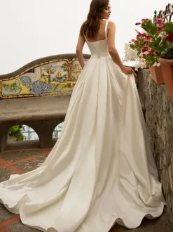 Vintage Wedding Dress V-Neck Sleeveless Satin Fabric With Train Split Front Traditional Dresses For Bride Free Customization