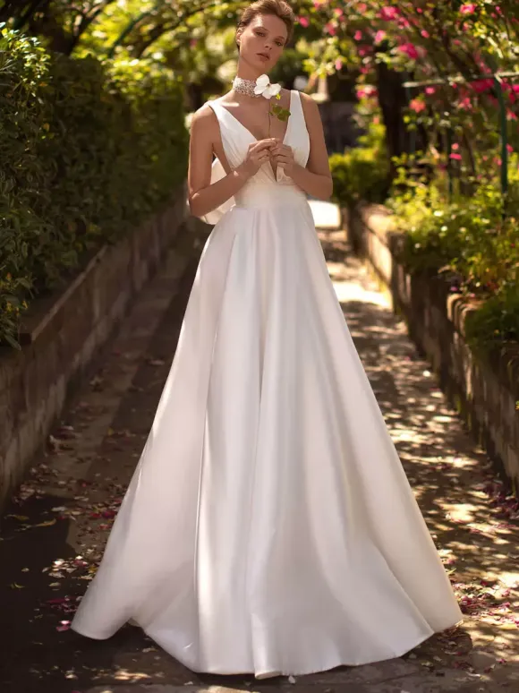 Vintage Wedding Dress V-Neck Sleeveless Natural Waist Satin Fabric With Train Bows Bridal Gowns