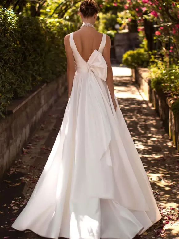 Vintage Wedding Dress V-Neck Sleeveless Natural Waist Satin Fabric With Train Bows Bridal Gowns
