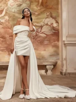 Vintage Wedding Dresses Bateau Neck Sleeveless Satin Fabric With Train Pleated Traditional Dresses For Bride