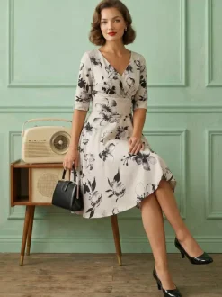 Vintage Glamour Dress Black 1950s Style Floral Print Layered Half Sleeves Sweetheart Neck Medium Rockabilly Dress