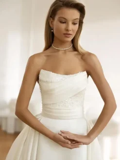Vintage Wedding Dresses Strapless Sleeveless Natural Waist Satin Fabric With Train Lace Traditional Dresses For Bride