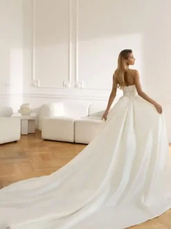 Vintage Wedding Dresses Strapless Sleeveless Natural Waist Satin Fabric With Train Lace Traditional Dresses For Bride