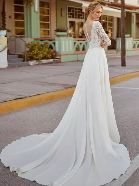 Vintage Wedding Dresses V-Neck Long Sleeves Natural Waist Lace With Train Lace Bridal Gowns