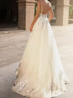 Vintage Wedding Dresses V-Neck Half Sleeves Tulle With Train Lace Bridal Dress