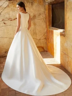 Vintage Wedding Dress Floor-Length Court Train V-Neck Sleeveless Buttons Satin Fabric Bridal Gowns