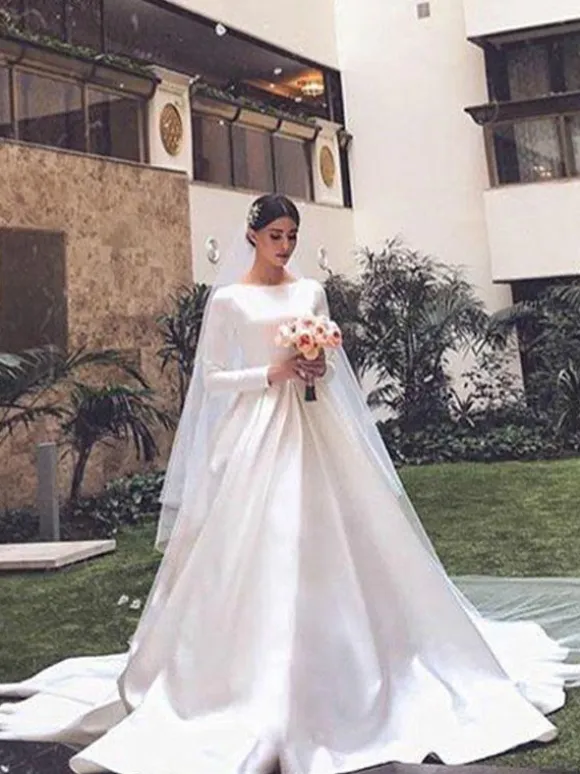Vintage Wedding Dress Jewel Neck Sleeveless Satin Fabric Chapel Train Pleated Bride Dresses Free Customization