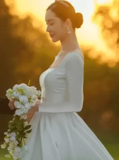 Vintage Wedding Dress Square Neck Long Sleeves Satin Fabric With Train Bridal Gowns Free Customization