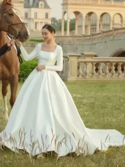 Vintage Wedding Dress Square Neck Long Sleeves Satin Fabric With Train Bridal Gowns Free Customization