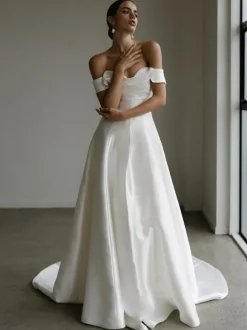 Vintage Wedding Dress Strapless Sleeveless Natural Waist Satin Fabric With Train Bridal Dress