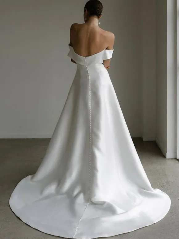Vintage Wedding Dress Strapless Sleeveless Natural Waist Satin Fabric With Train Bridal Dress