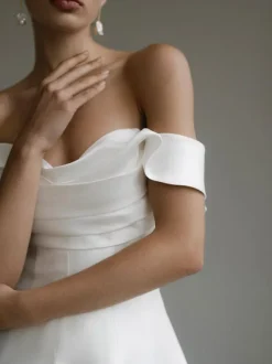 Vintage Wedding Dress Strapless Sleeveless Natural Waist Satin Fabric With Train Bridal Dress