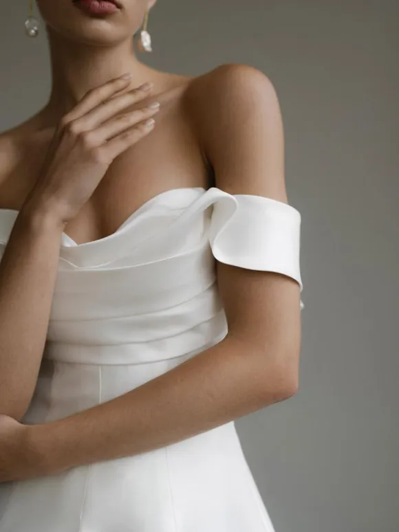 Vintage Wedding Dress Strapless Sleeveless Natural Waist Satin Fabric With Train Bridal Dress