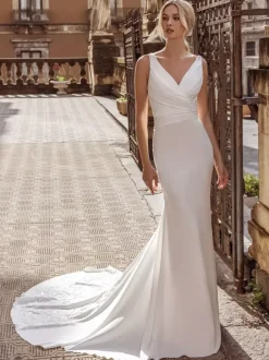 Vintage Wedding Dress V-Neck Sleeveless Natural Waist Satin Fabric Floor-Length Lace Traditional Dresses For Bride