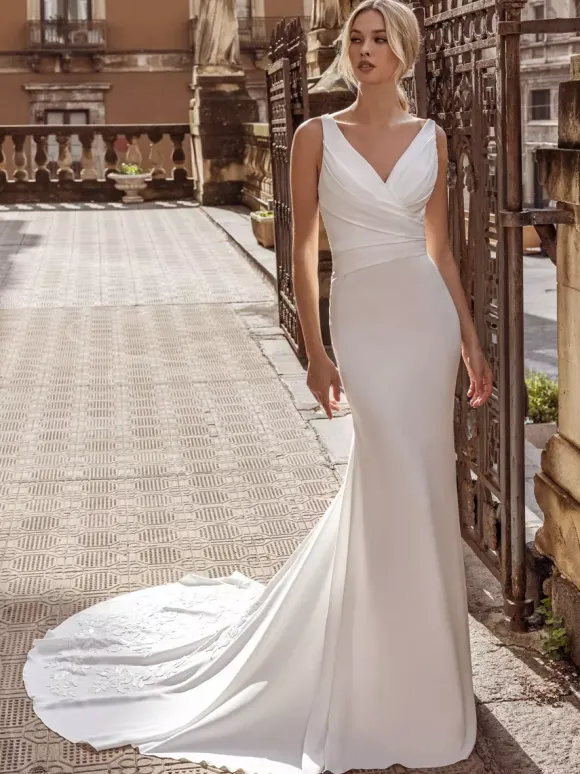Vintage Wedding Dress V-Neck Sleeveless Natural Waist Satin Fabric Floor-Length Lace Traditional Dresses For Bride