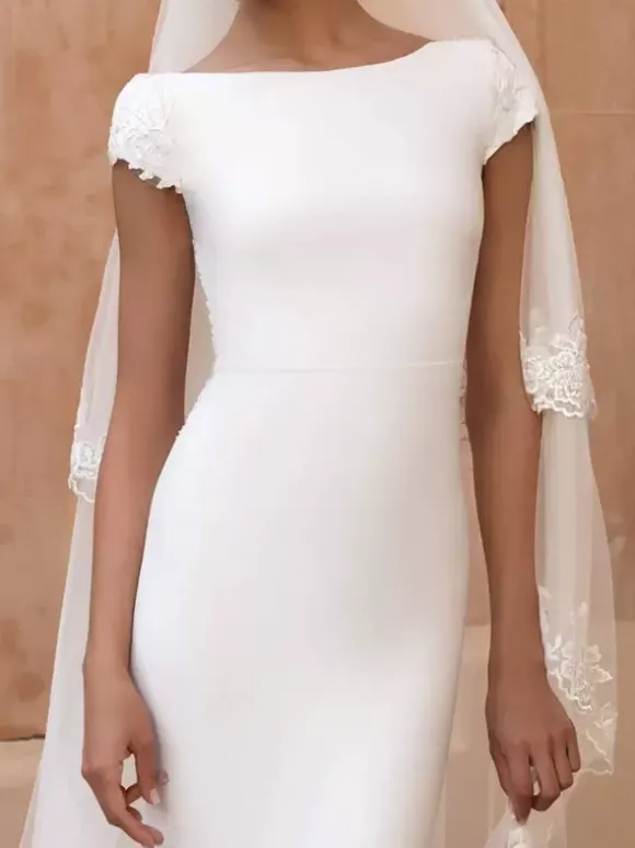 Wedding Dress Jewel Neck Short Sleeves Natural Waist Lace With Train Bridal Gowns