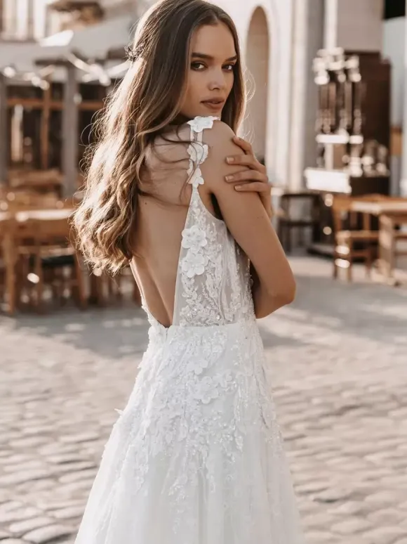 Wedding Dress V-Neck Sleeveless With Train Lace Bridal Gowns