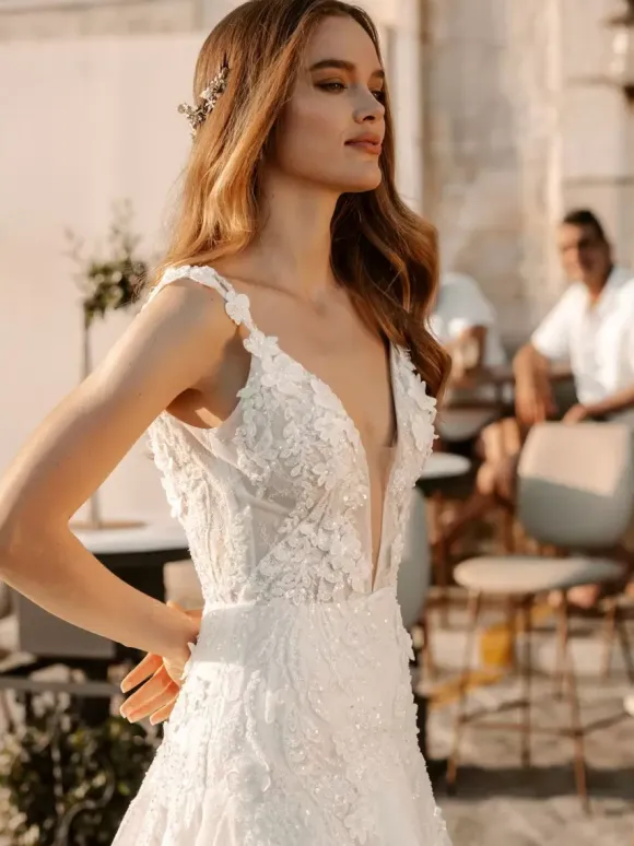 Wedding Dress V-Neck Sleeveless With Train Lace Bridal Gowns
