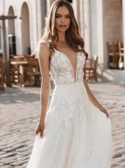 Wedding Dress V-Neck Sleeveless With Train Lace Bridal Gowns
