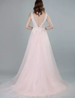 Wedding Dresses A Line Sleeveless Bows V Neck Bridal Dresses With Court Train