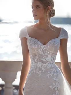 Wedding Dresses With Train Sleeveless Lace Sweetheart Neck Bridal Mermaid Dress Free Customization