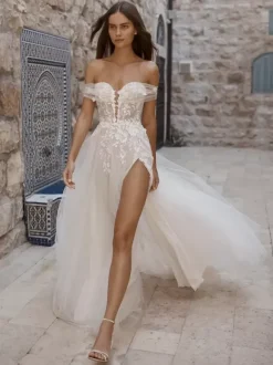 Wedding Gowns With Train A-Line Sleeveless Tulle Sweetheart Neck Bridal Gowns
